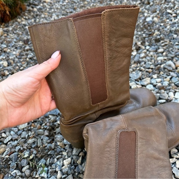 KEEN Akita Mid Calf Boots Wedge Heel Taupe Brown Soft Leather Size 8 Women’s - Picture 8 of 10